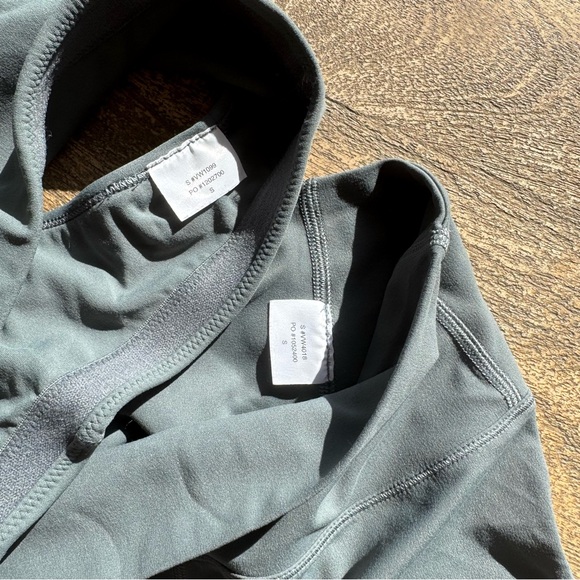 Vuori green workout set - Picture 3 of 3